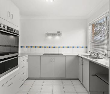 Spacious Two bedroom Townhouse with Air Conditioning - Photo 1