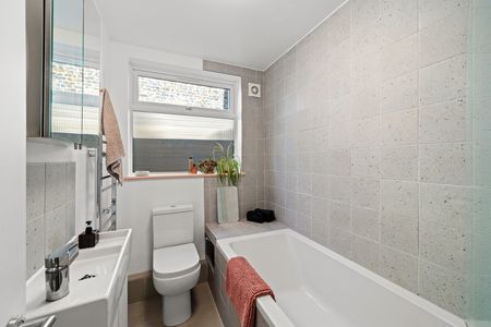 2 Bed Flat, Newlands Park, SE26 - Photo 2