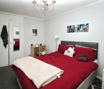4 bedroom semi-detached house to rent - Photo 2