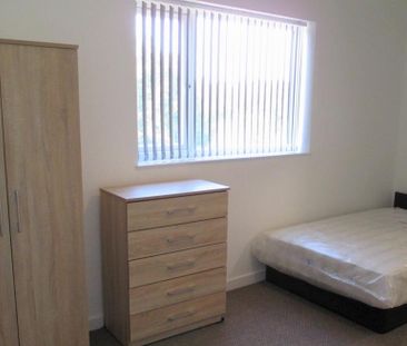 6 bedroom terraced house to rent - Photo 2