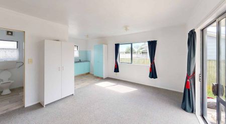 Paraparaumu - 2 Bedrooms - Photo 3