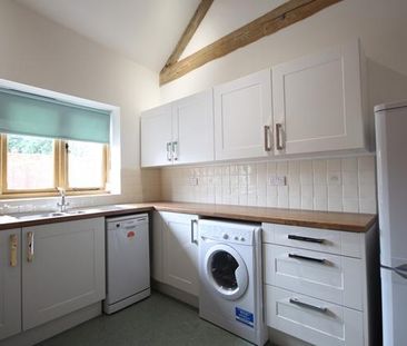 2 bedroom barn conversion to rent - Photo 2