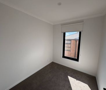 Stylish, Brand-New Living in Leafy Mount Evelyn - Photo 6