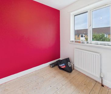 4 bedroom semi-detached house to rent - Photo 5