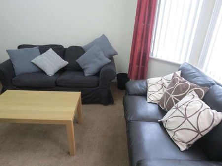 Bedroom Detached House In Winton, BH9 - Photo 3