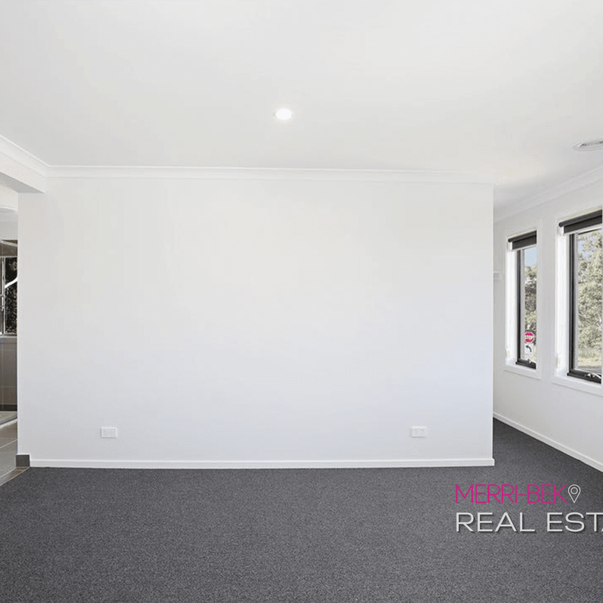 Light-Filled Living in the Heart of Greenvale - Photo 1