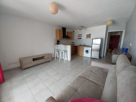 Location Appartement 2 pièces 42m² ST DENIS 97490 - Photo 3