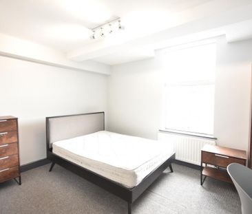 5 bedroom flat to rent - Photo 4