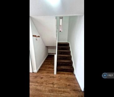 3 bedroom flat to rent - Photo 2