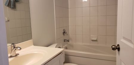 For Lease - 18 Mondeo Drive Unit# 835, Toronto, Ontario - Photo 2