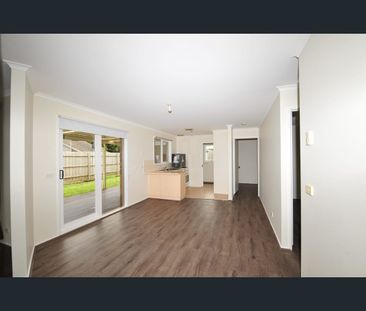 6 Manisa Place, Cranbourne West, Vic 3977 - Photo 1
