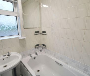 3 bed terraced house to rent in NE6 - Photo 2