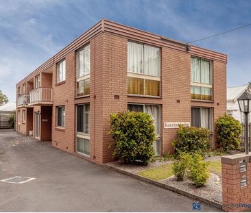 East Toowoomba living at its finest! Spacious, low maintenance unit... - Photo 4