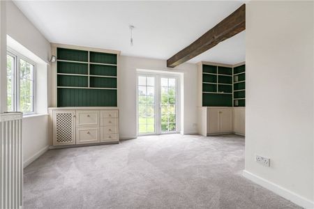 A substantial detached 7 bedroom cottage situated within the Village of Over Tabley - Photo 5