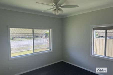 Large 4 bedroom home - Photo 2