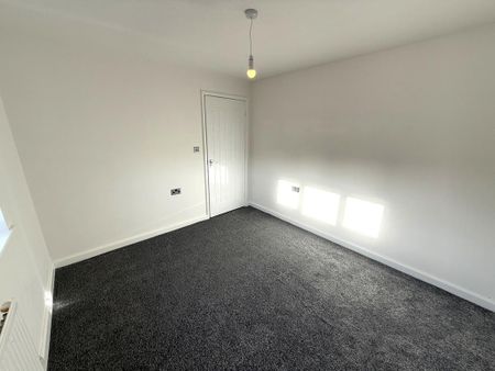 3 bedroom end of terrace house to rent - Photo 3
