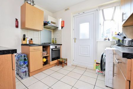 2 bedroom House To Let - Photo 5