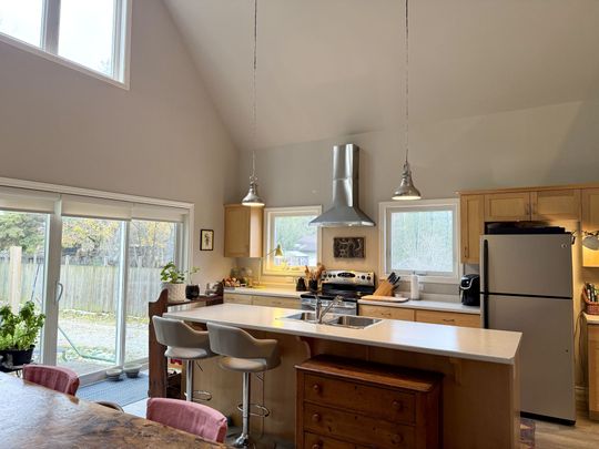 For Lease - 18 Hickory Street, Collingwood, Ontario - Photo 1