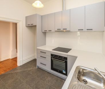 Huge four bed, three bath Federation home conversion in Hawthorn. - Photo 3