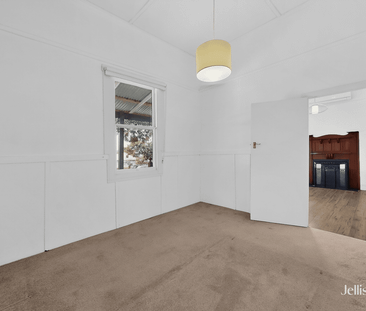 Charming Victorian-Inspired Cottage in Prime Mitcham Location - Photo 2