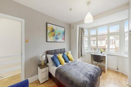 1 bedroom in a house share to rent - Photo 2