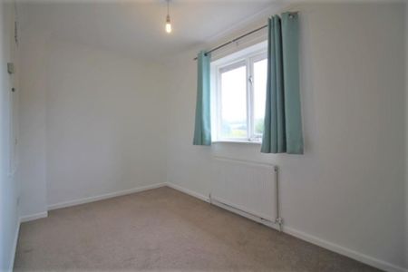 2 bedroom end of terrace house to rent - Photo 2