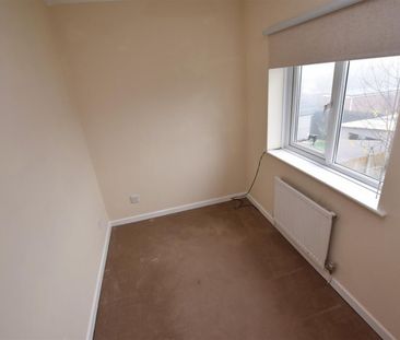 Beech Avenue, Pershore - Photo 2