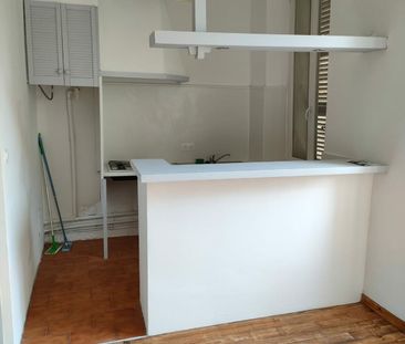 Appartement 1 pièces 32m2 MARSEILLE 6EME 629 euros - Photo 1