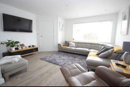 Fully Refurbished 3 Bedroom Family Home for Rent in Bridgemary - Photo 2