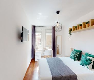 Carrer de la Diputació, Barcelona, Catalonia 08011 - Photo 5