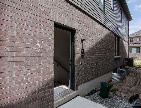 For Lease - 110 Durham Avenue, Barrie, Ontario - Photo 4