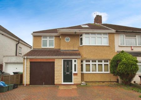 4 bedroom semi-detached house to rent - Photo 3