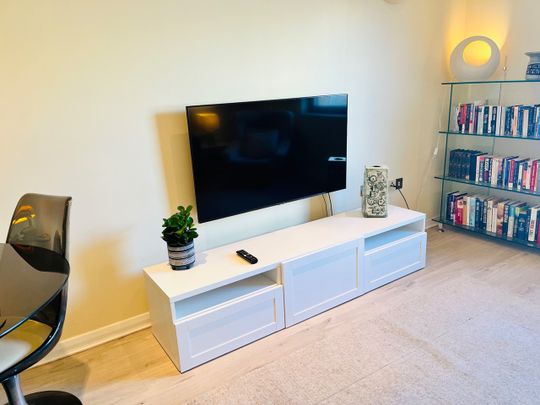 2 Bed Flat, Station Court, SW6 - Photo 1