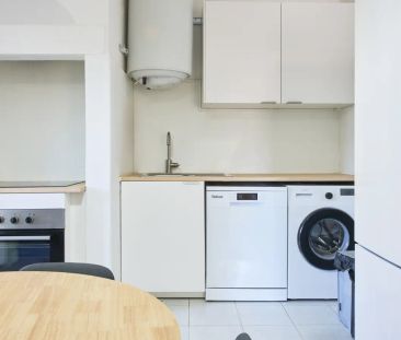 Room in a shared 5-bedroom apartment for rent in Lisbon. - Foto 1