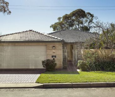 North-Facing, Impeccably Renovated Five Bedroom Family Home Close t... - Photo 2