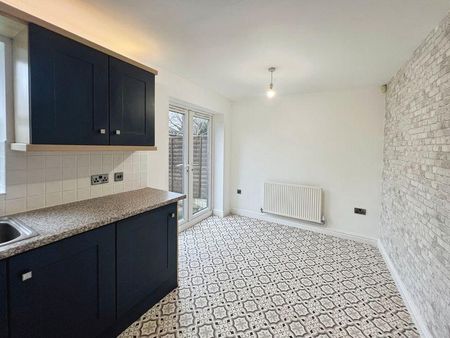 3 bedroom semi-detached house to rent - Photo 5