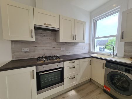 2 Bed Flat, Blatchington Road, BN3 - Photo 4