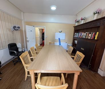 Room 4, BIRMINGHAM, B66 - Photo 2