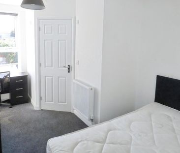 1 bedroom in a flat share to rent - Photo 5