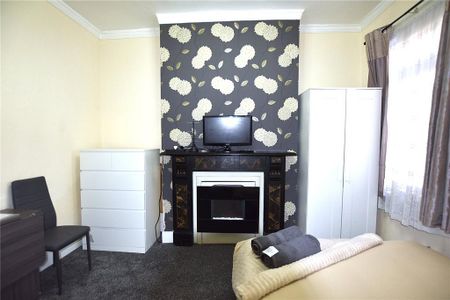 1 bedroom in a house share to rent - Photo 5