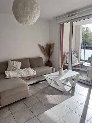 Appartement 3 pièces 55m2 MARSEILLE 11EME 855 euros - Photo 2