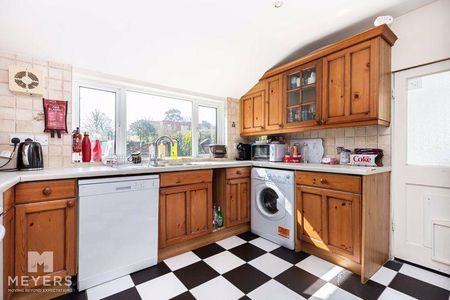 5 bedroom semi-detached house to rent - Photo 2
