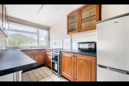 2 Bed Flat, Fulmead Road, RG30 - Photo 5