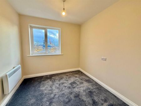 2 bedroom flat to rent - Photo 3
