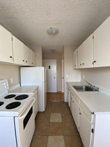 Eastwood Manor - Photo 5