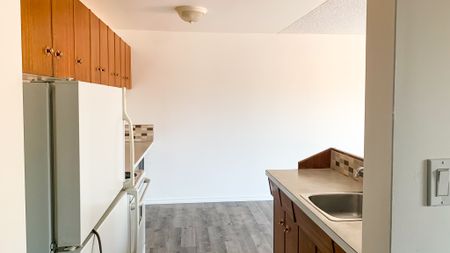 1 Bed, 1 Bath Condo For Rent In West Jasper Place. - Photo 3
