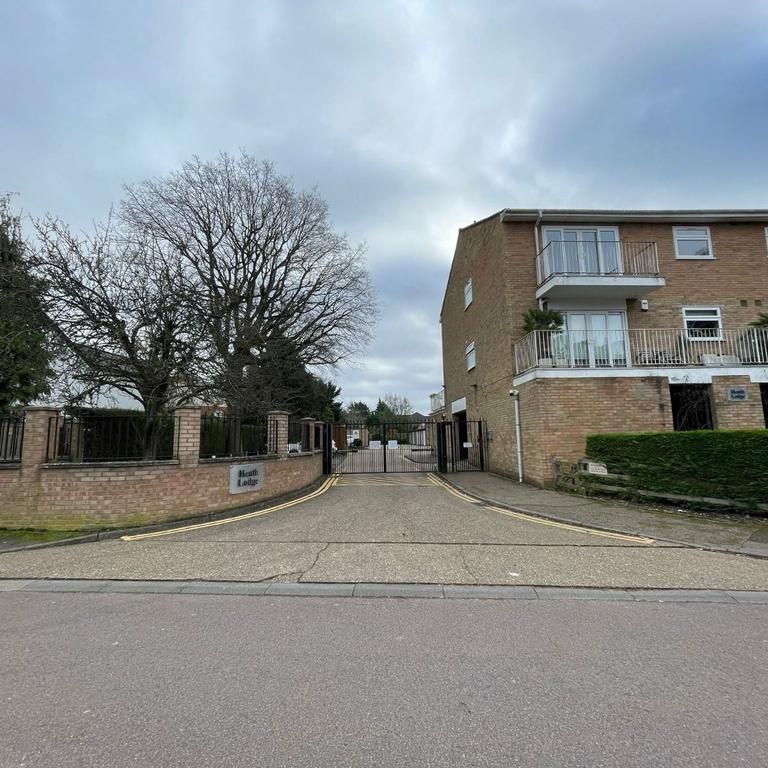 2 bedroom ground floor flat to rent - Photo 1