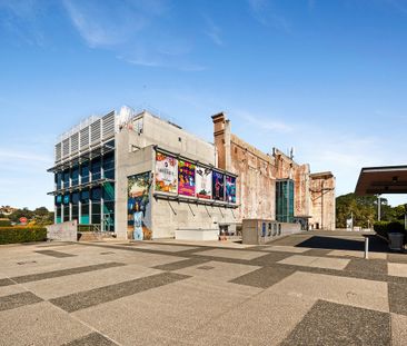 Light filled ground floor unit in New Farm, with water included. - Photo 1