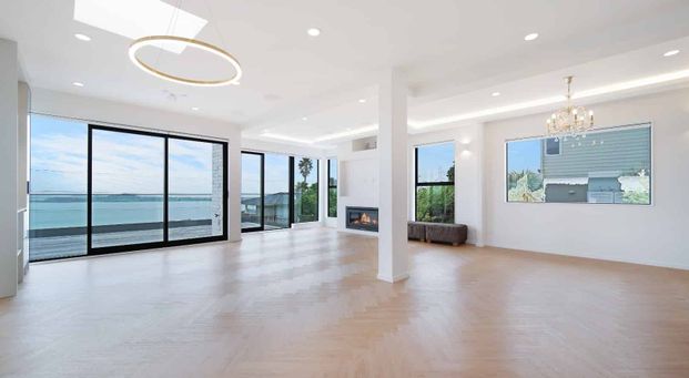 Designer 5 Bedroom Home Hillsborough - Photo 1