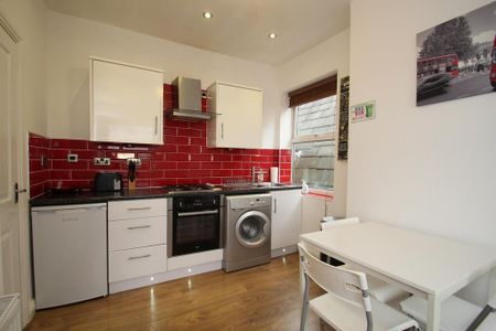 2 bedroom flat to rent - Photo 4